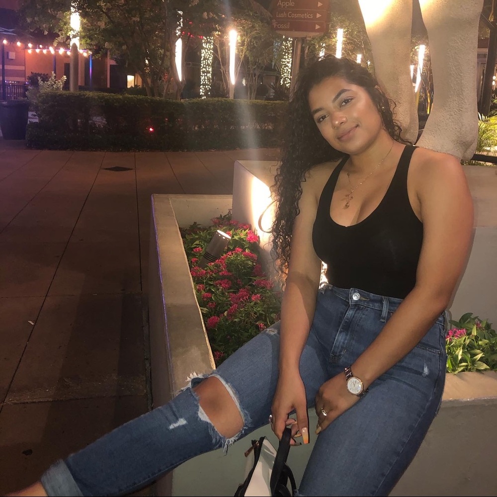 Meet your Posher, Rebeca